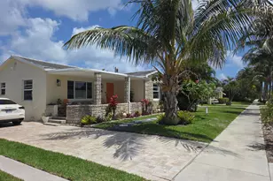 228 Vanderbilt Dr, Lake Worth, FL 33460 - Photo 2