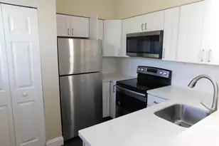 611 Cypress Lake Blvd, Deerfield Beach, FL 33064 - Photo 2