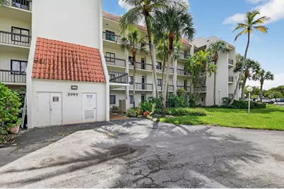 3050 Presidential Way #106, West Palm Beach, FL 33401 - Photo 2