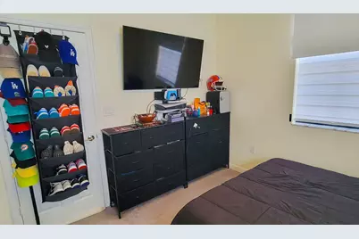 10902 W 33rd Way, Hialeah, FL 33018 - Photo 32