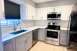 423 Pine Tree Ct, Atlantis, FL 33462 - Photo 4
