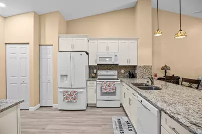 4720 Lucerne Lakes Boulevard E #810, Lake Worth, FL 33467 - Photo 4