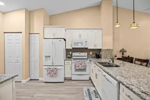 4720 Lucerne Lakes Blvd E, Lake Worth, FL 33467 - Photo 4