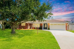 471 SE Lamon Ln, Port Saint Lucie, FL 34983 - Photo 1