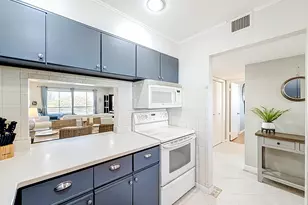 150 Lake Nancy Ln, West Palm Beach, FL 33411 - Photo 10