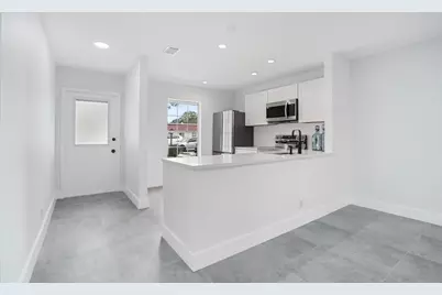 737 Nantucket Circle #B, Lake Worth, FL 33467 - Photo 2