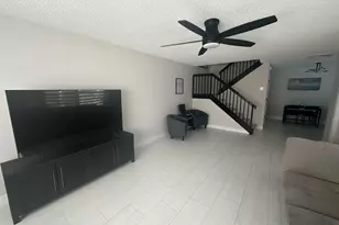 39 Essex Ct, West Palm Beach, FL 33411 - Photo 4