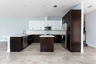 1031 NE 13th Ave, Fort Lauderdale, FL 33304 - Photo 2