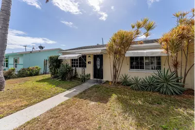 137 W 34th Street, Riviera Beach, FL 33404 - Photo 1