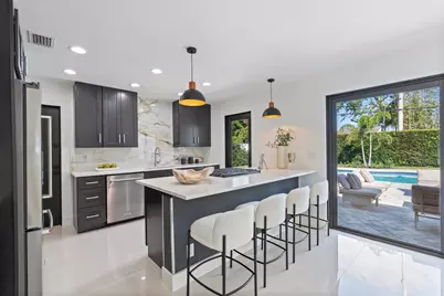 333 Alhambra Place, West Palm Beach, FL 33405 - Photo 4