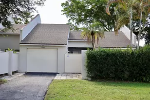 12726 Spinnaker Ln, Wellington, FL 33414 - Photo 2