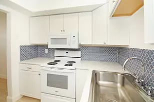 402 Lake Shore Dr, Lake Park, FL 33403 - Photo 14