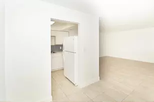 402 Lake Shore Dr, West Palm Beach, FL 33403 - Photo 12