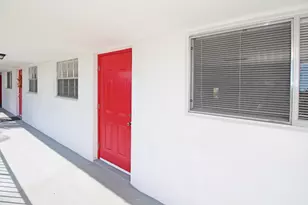 402 Lake Shore Dr, West Palm Beach, FL 33403 - Photo 6