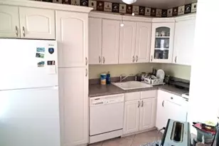 32 Colonial Club Dr, Boynton Beach, FL 33435 - Photo 12