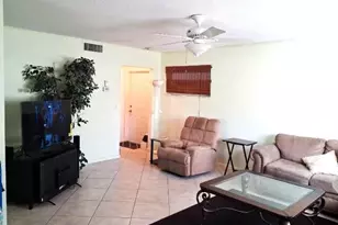 32 Colonial Club Dr, Boynton Beach, FL 33435 - Photo 10