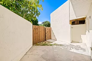 631 Executive Center Dr, West Palm Beach, FL 33401 - Photo 14