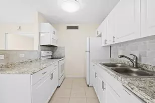 631 Executive Center Dr, West Palm Beach, FL 33401 - Photo 4