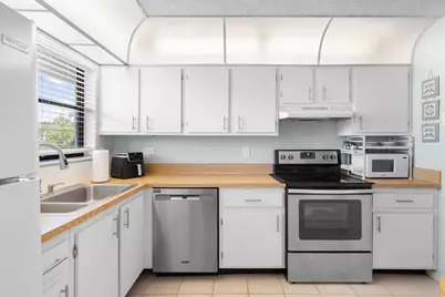 1270 SE Parkview Place #B5, Stuart, FL 34994 - Photo 28