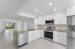 1037 Guildford C, Boca Raton, FL 33434 - Photo 4