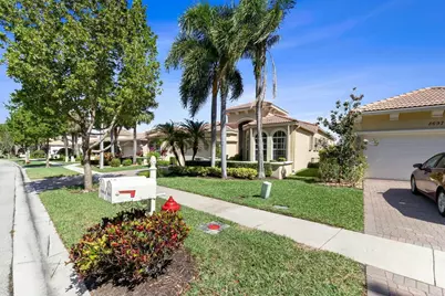 8709 Via Grande E, Wellington, FL 33411 - Photo 2
