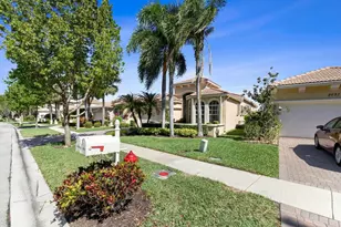 8709 Via Grande E, Wellington, FL 33411 - Photo 2