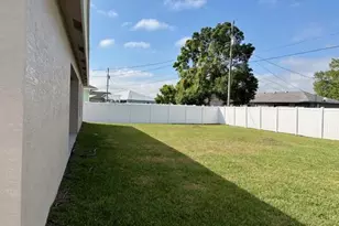 202 SW Aldoro Pl, Port Saint Lucie, FL 34953 - Photo 4