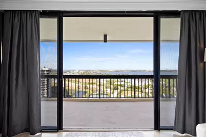 2425 Presidential Way #Ph2, West Palm Beach, FL 33401 - Photo 4