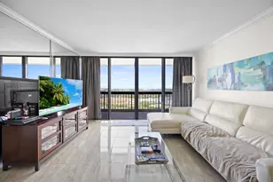 2425 Presidential Way, West Palm Beach, FL 33401 - Photo 2