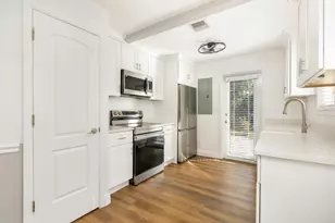 922 Upland Rd, West Palm Beach, FL 33401 - Photo 4