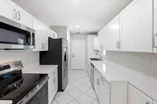 301 Wilma Cir, West Palm Beach, FL 33404 - Photo 8