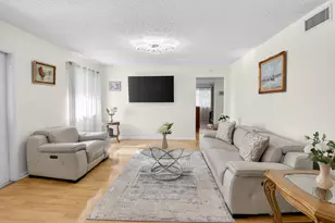 321 Knotty Pine Cir, Greenacres, FL 33463 - Photo 14