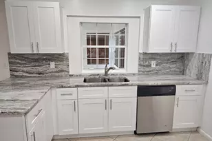 12191 Broadleaf Ct, Wellington, FL 33414 - Photo 2