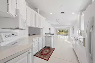 699 Hudson Bay Dr, Palm Beach Gardens, FL 33410 - Photo 4