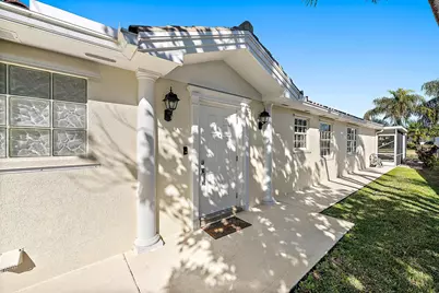 699 Hudson Bay Drive, Palm Beach Gardens, FL 33410 - Photo 2