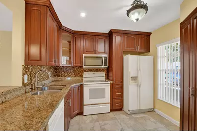 374 Bennington Lane, Lake Worth, FL 33467 - Photo 2