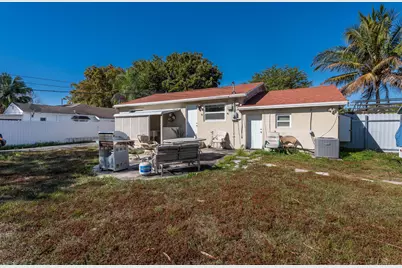 3914 Serubi Avenue, Palm Springs, FL 33461 - Photo 22