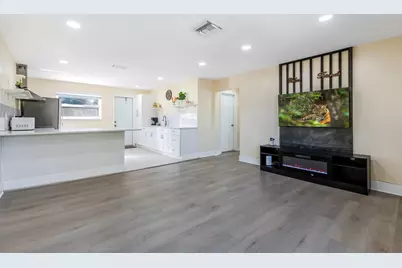 3914 Serubi Avenue, Palm Springs, FL 33461 - Photo 6