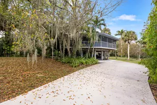 535 SW Linden St, Stuart, FL 34997 - Photo 1