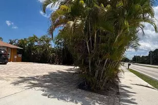 1257 SE Airoso Blvd, Port Saint Lucie, FL 34983 - Photo 4