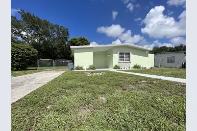 285 SE Abeto Lane, Port Saint Lucie, FL 34983 - Photo 2