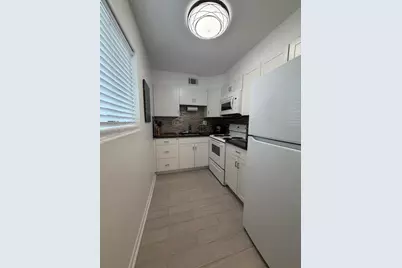 2004 Lake Osborne Drive #17, Lake Worth, FL 33461 - Photo 10