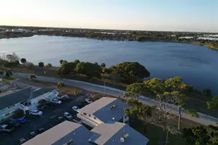 2004 Lake Osborne Dr, Lake Worth Beach, FL 33461 - Photo 2