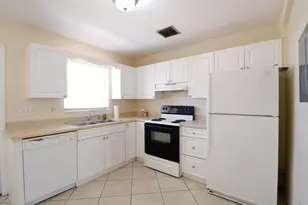 2016 S 10th St, Fort Pierce, FL 34950 - Photo 4