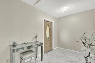 105 Sunflower Cir, West Palm Beach, FL 33411 - Photo 4