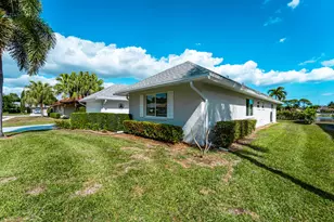 10370 Greentrail Dr N, Boynton Beach, FL 33436 - Photo 4