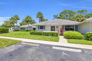 836 Club Dr, Palm Beach Gardens, FL 33418 - Photo 2