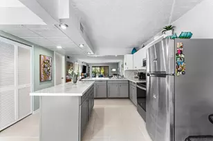 10155 Mangrove Dr, Boynton Beach, FL 33437 - Photo 8