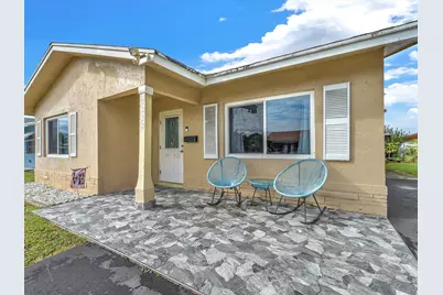 7615 NW 68th Avenue, Tamarac, FL 33321 - Photo 2