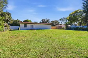 695 Dixie Ln, West Palm Beach, FL 33415 - Photo 4